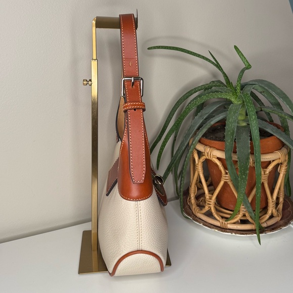 Dooney & Bourke Pebble Turnlock Hobo 26 Cream Chestnut Pebble Leather Bag - Picture 3 of 12